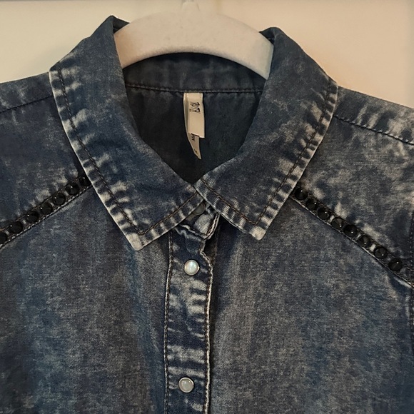 TRUTH | Blue Denim Acid Wash Vest with Button Details and Collarbone Studs - Picture 5 of 12